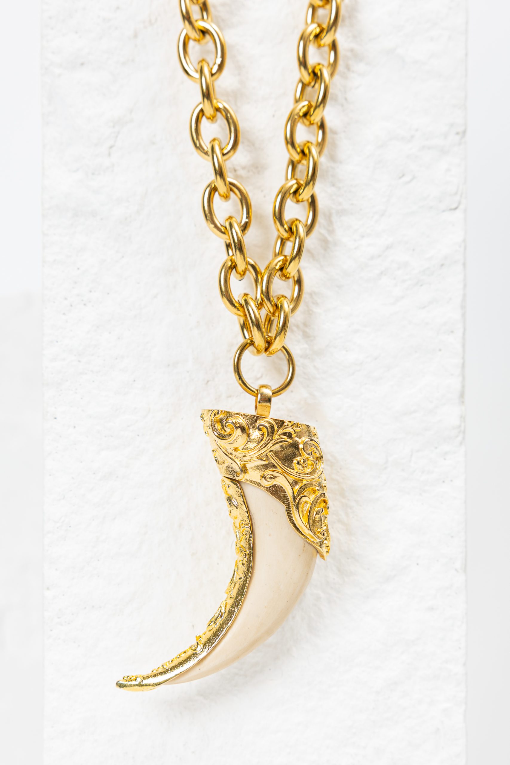 Collar GALA 2 con piedras naturales y cadena fina dorada - NOUF Joyería - $1,500