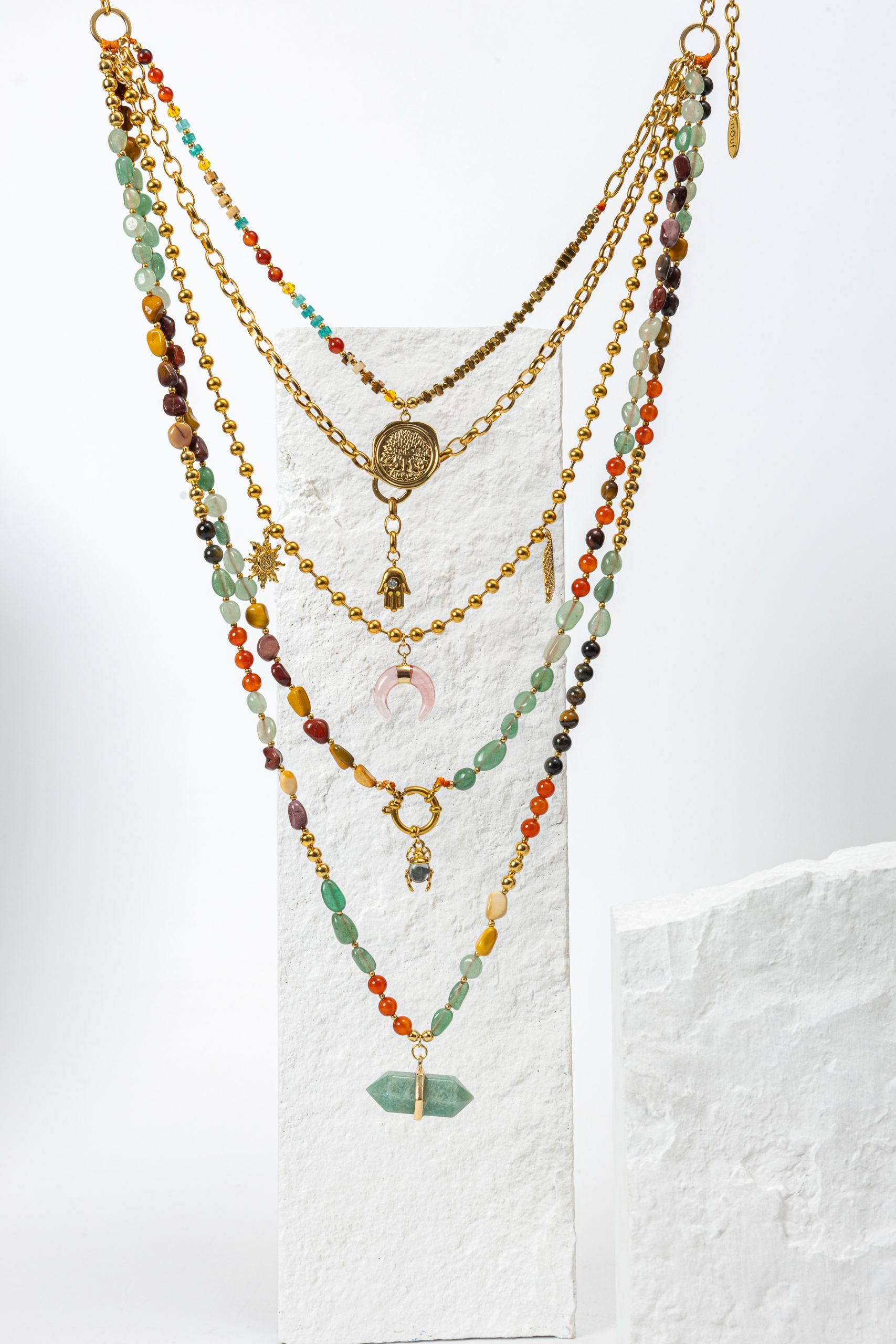 Collar ENZA 5 con piedras naturales y cadena dorada - NOUF Joyería - $1,370