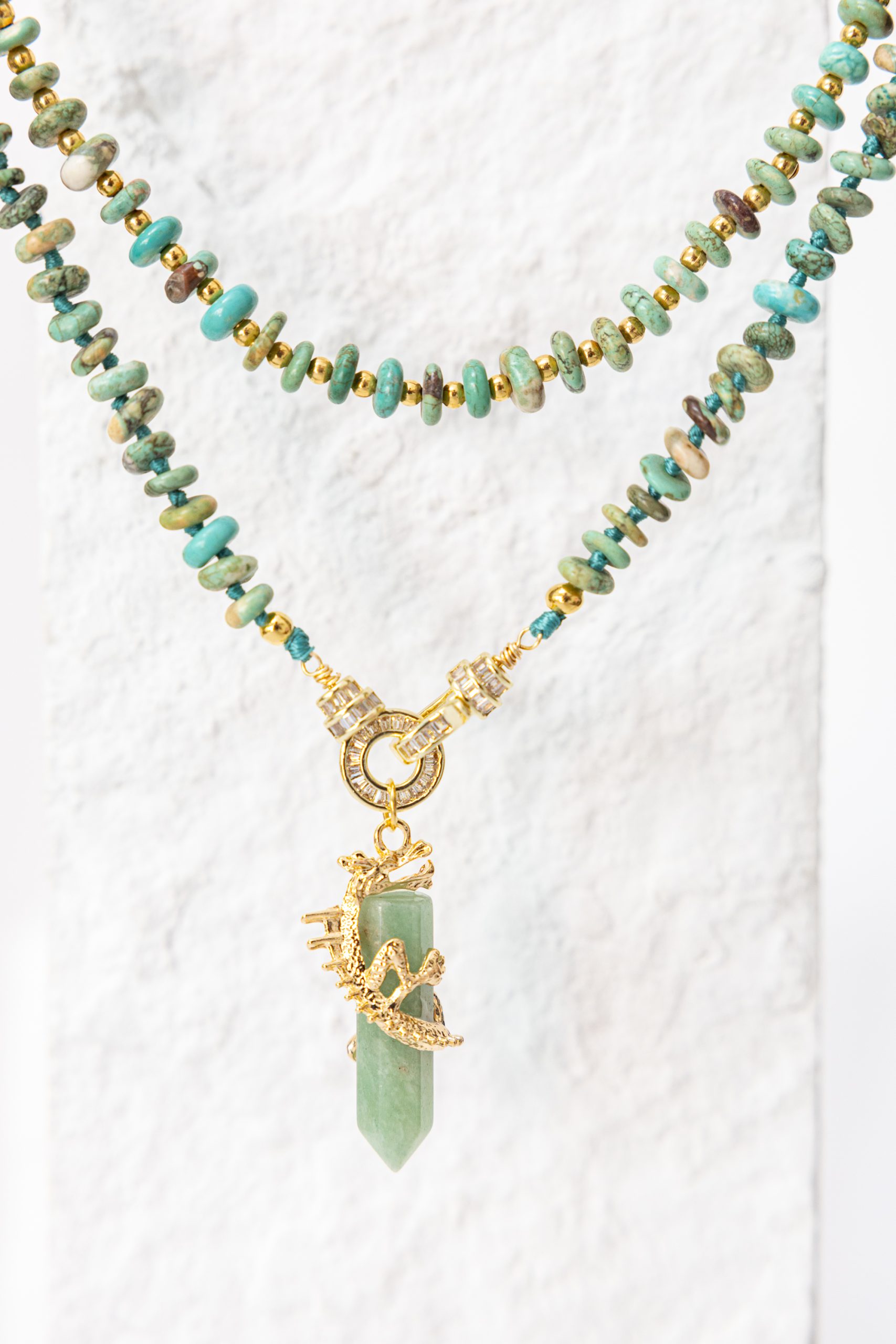 Collar PIPA 8 de piedras naturales con cristal verde - NOUF Joyería - $1,200